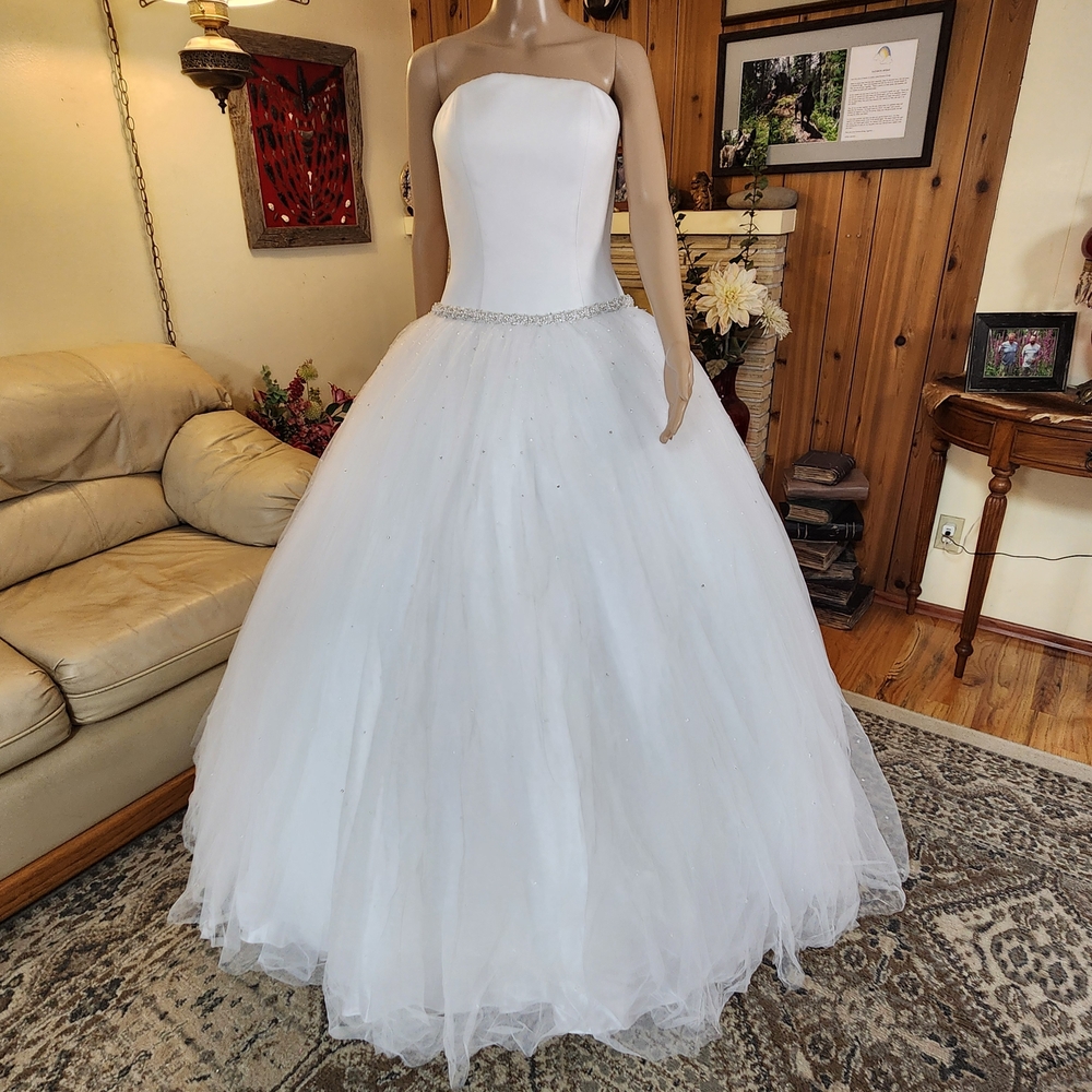 Classic Strapless White Ball Gown Wedding Dress with Beaded Waist